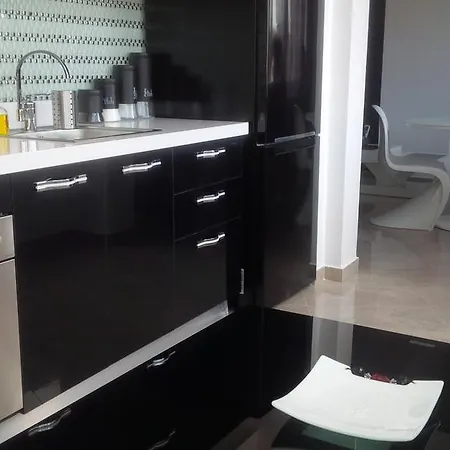 Tiranatop Suites شقة *