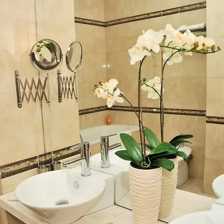 Апартаменты Tiranatop Suites