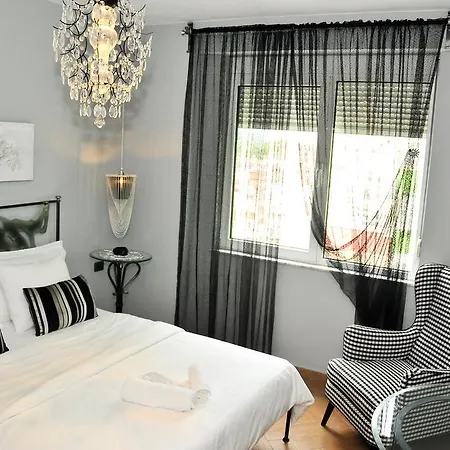 Tiranatop Suites شقة